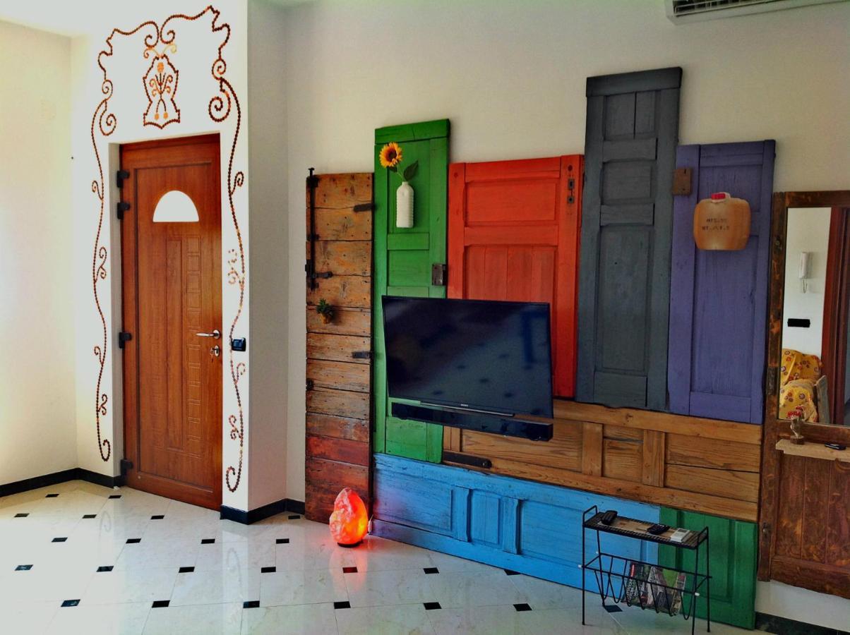 אלברובלו Art Rooms Joyful People מראה חיצוני תמונה